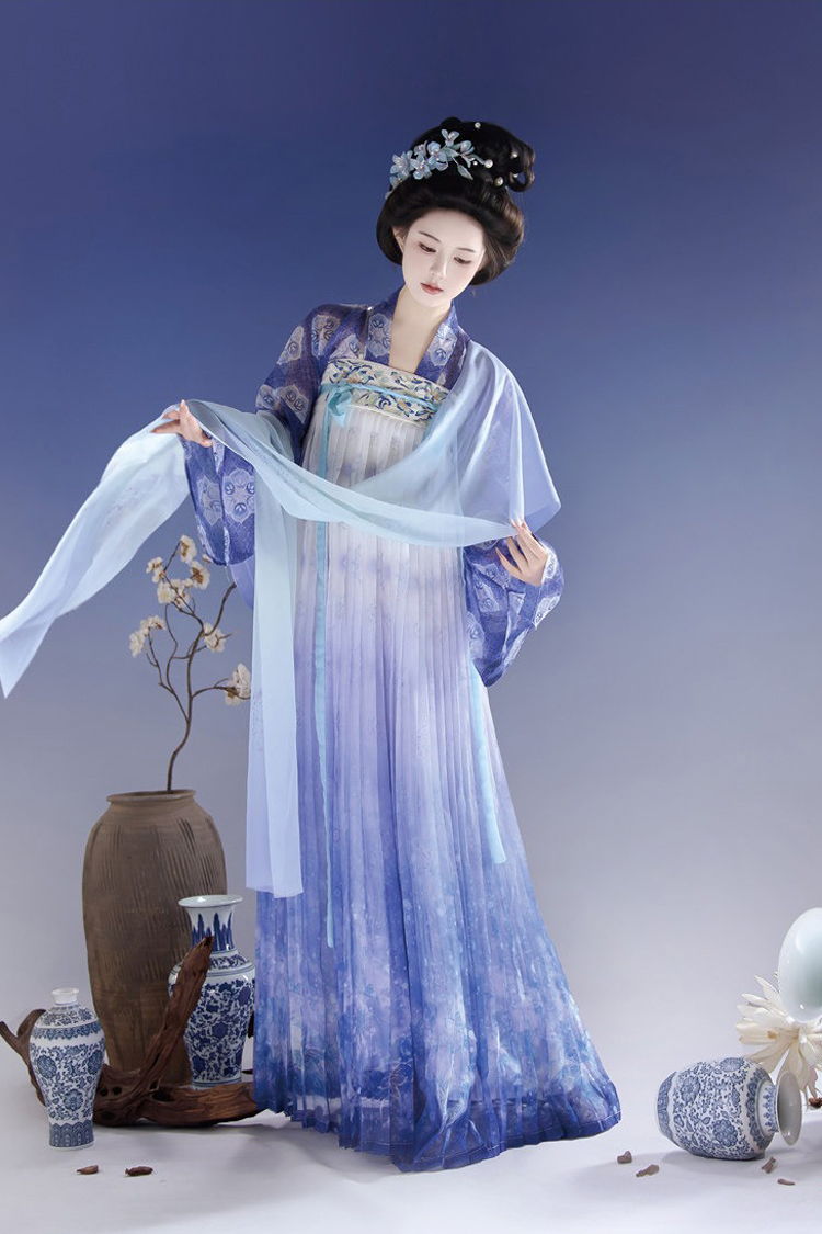 Tang Dynasty Inspired Women's Qixiong Ruqun Blue-and-White Porcelain Style Ethereal Ensemble