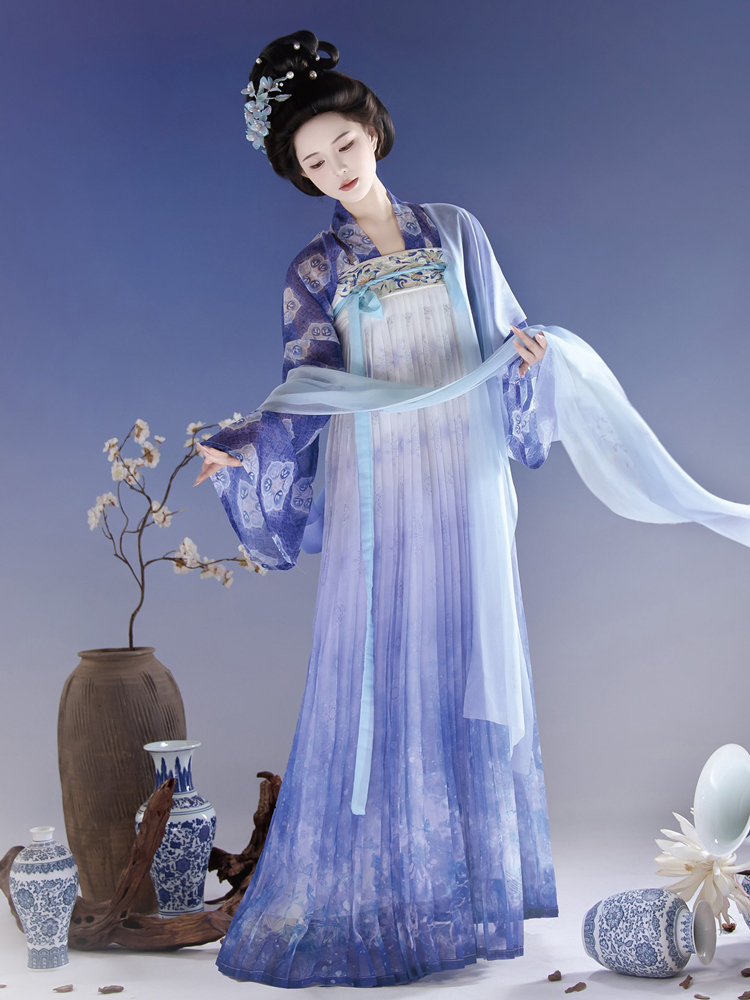 Tang Dynasty Inspired Women's Qixiong Ruqun Blue-and-White Porcelain Style Ethereal Ensemble