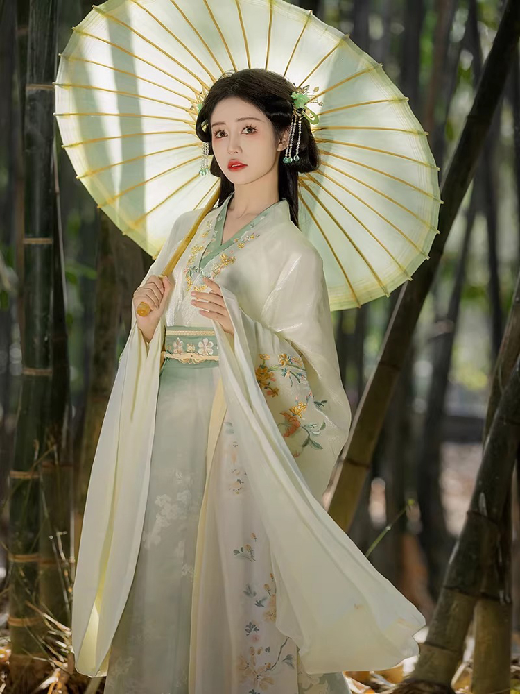 Wei-Jin Style Women Hanfu Set in Beige Qiyao Ruqun for Spring