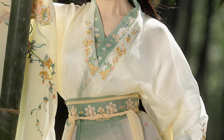 Wei-Jin Style Women Hanfu Set in Beige Qiyao Ruqun for Spring