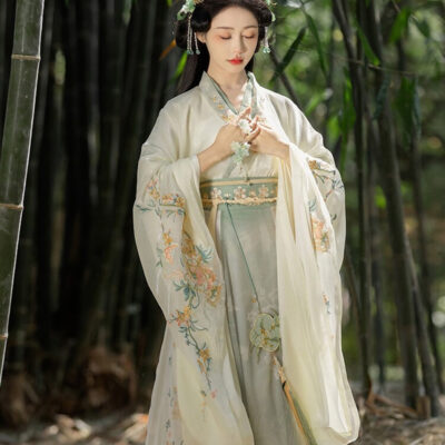 Wei-Jin Style Women Hanfu Set in Beige Qiyao Ruqun for Spring