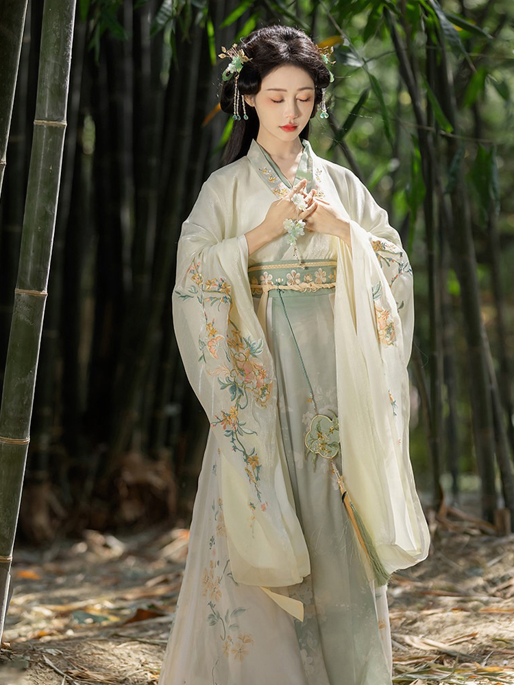 Wei-Jin Style Women Hanfu Set in Beige Qiyao Ruqun for Spring