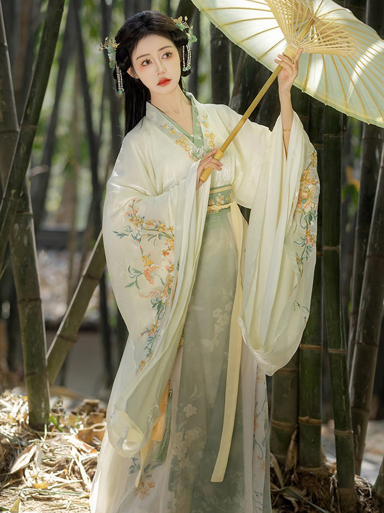 Wei-Jin Style Women Hanfu Set in Beige Qiyao Ruqun for Spring