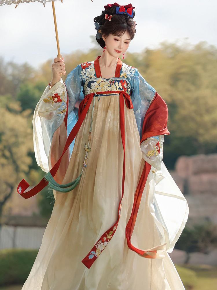 Charming Summer Style Tang Dynasty Qixiong Shanqun Hanfu for Women