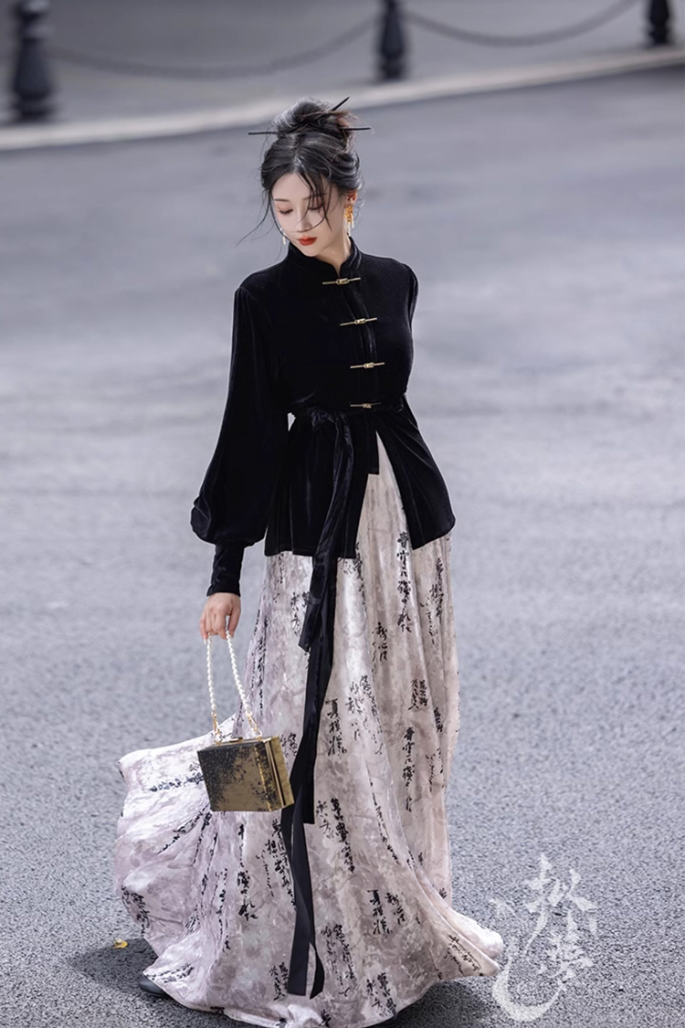 Fashiona Hanfu with Traditional Calligraphy Elements Women Streetwear New Trend