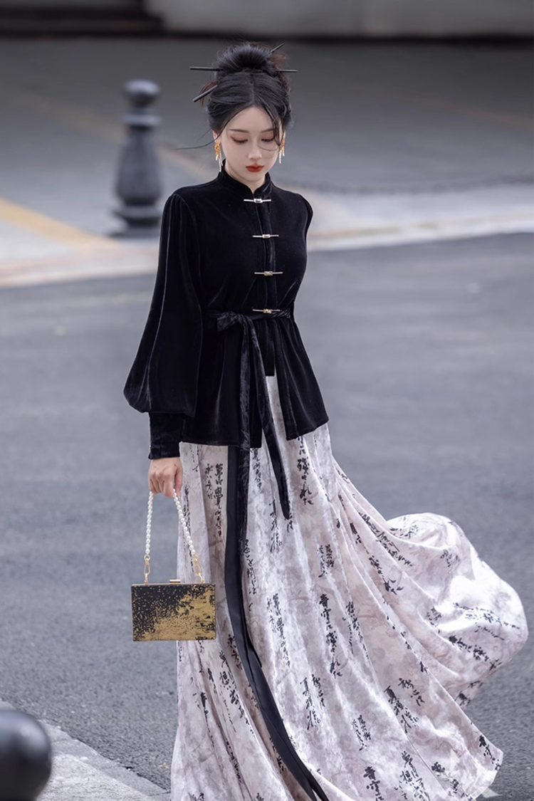 Fashiona Hanfu with Traditional Calligraphy Elements Women Streetwear New Trend