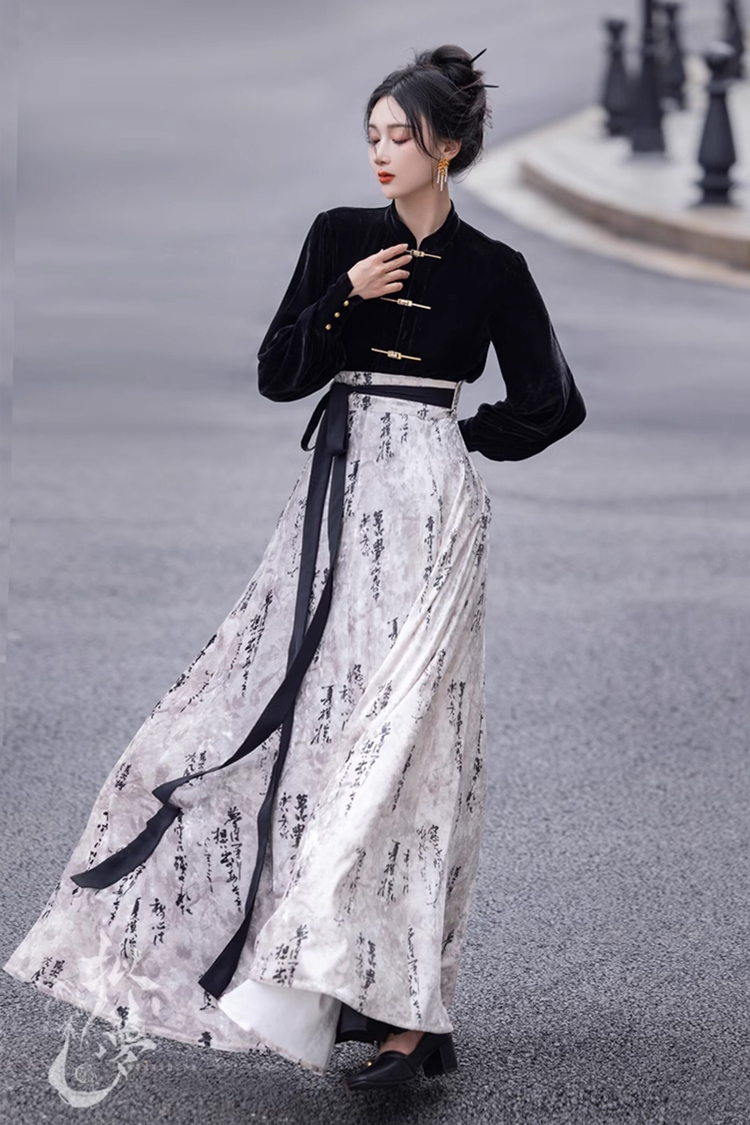 Fashiona Hanfu with Traditional Calligraphy Elements Women Streetwear New Trend