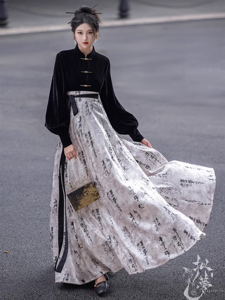 Fashiona Hanfu with Traditional Calligraphy Elements Women Streetwear New Trend