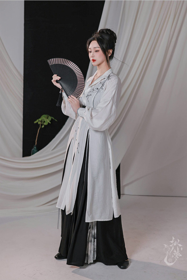 Fashionable Women Hanfu Inspired Outfit Songku for Spring