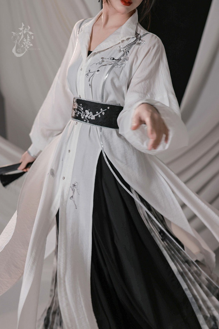 Fashionable Women Hanfu Inspired Outfit Songku for Spring