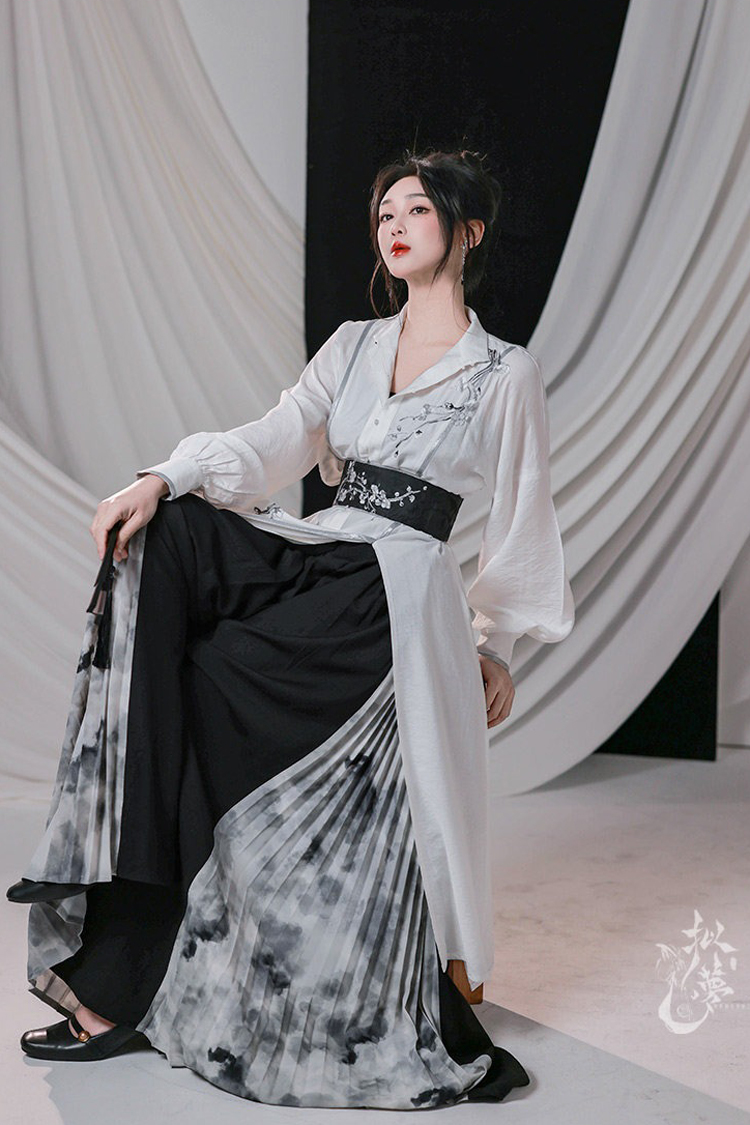 Fashionable Women Hanfu Inspired Outfit Songku for Spring