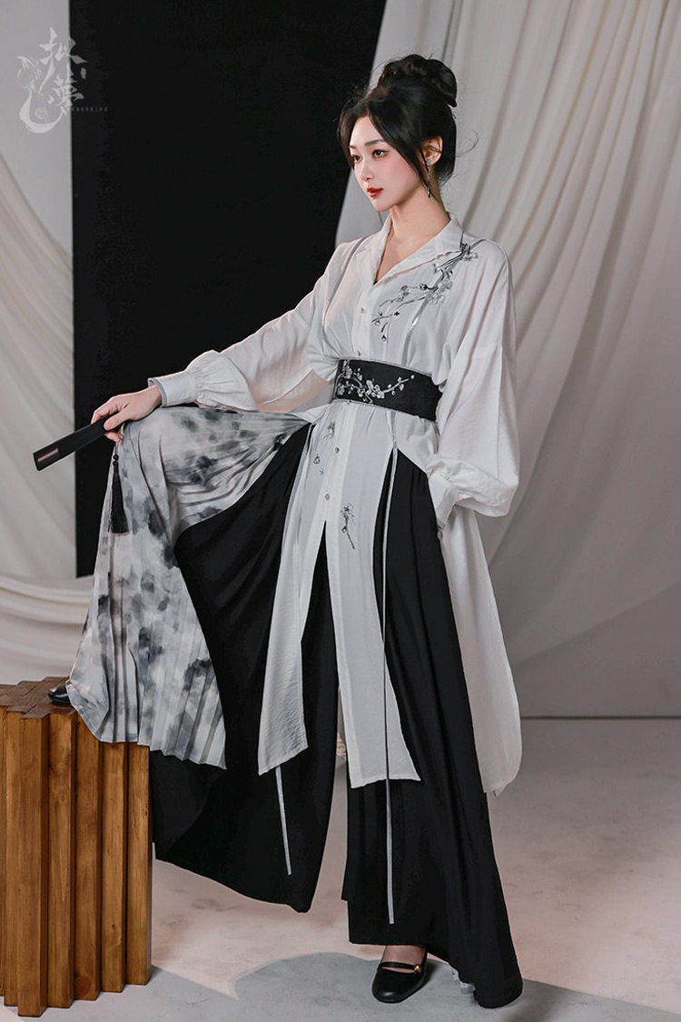 Fashionable Women Hanfu Inspired Outfit Songku for Spring