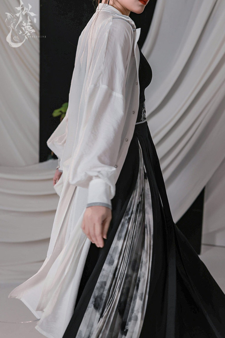 Fashionable Women Hanfu Inspired Outfit Songku for Spring