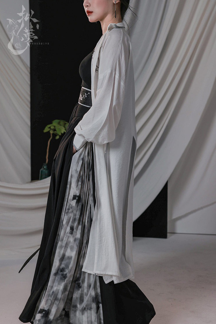 Fashionable Women Hanfu Inspired Outfit Songku for Spring