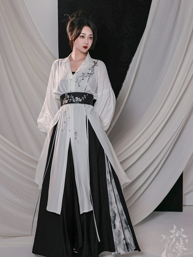 Fashionable Women Hanfu Inspired Outfit Songku for Spring