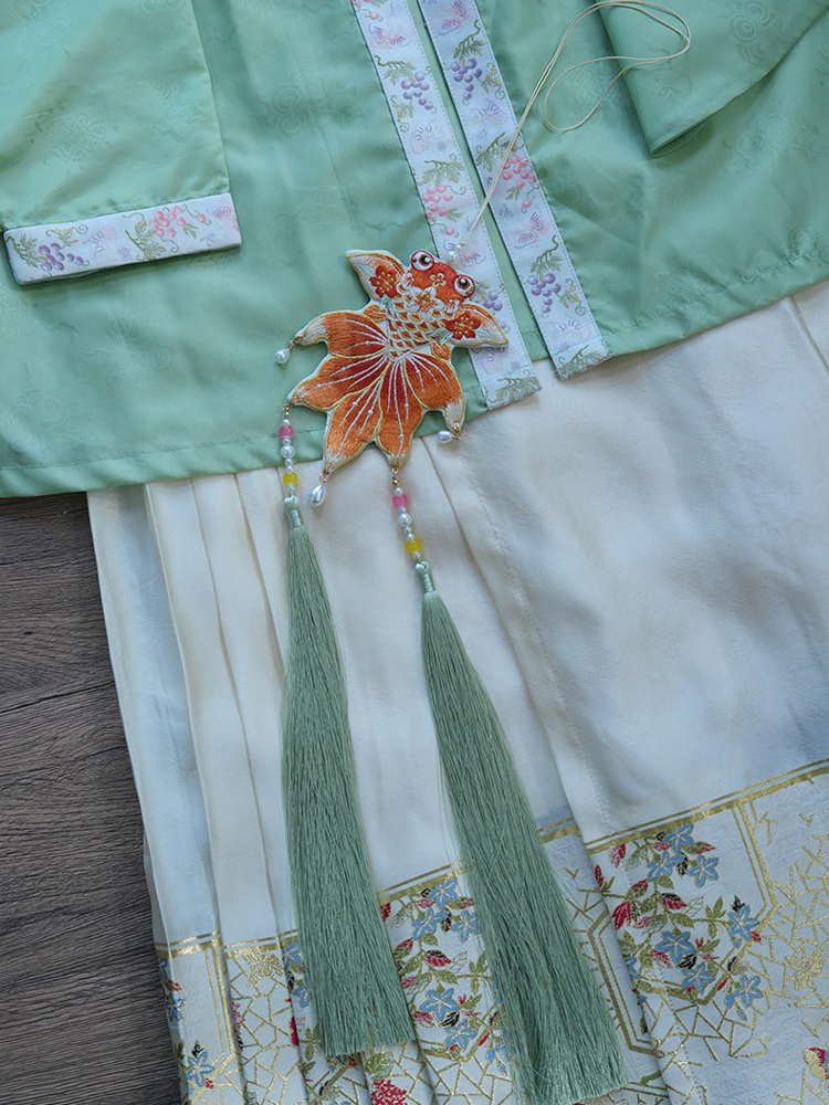 Hanfu Goldfish Pendant with Double-Sided Contrasting Embroidery Classic Accessories