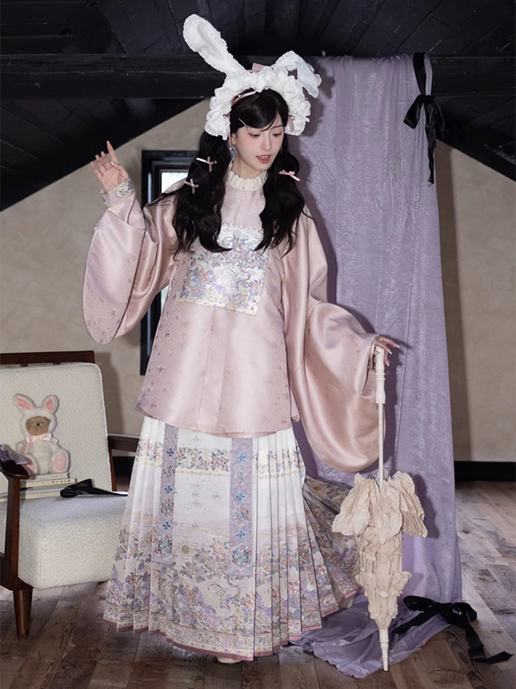 Ming Dynasty Women Hanfu Set Round-Neck Aoqun Set