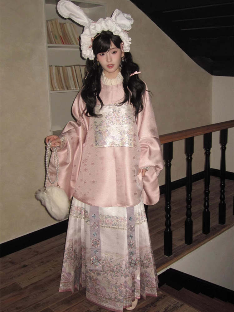 Ming Dynasty Women Hanfu Set Round-Neck Aoqun Set