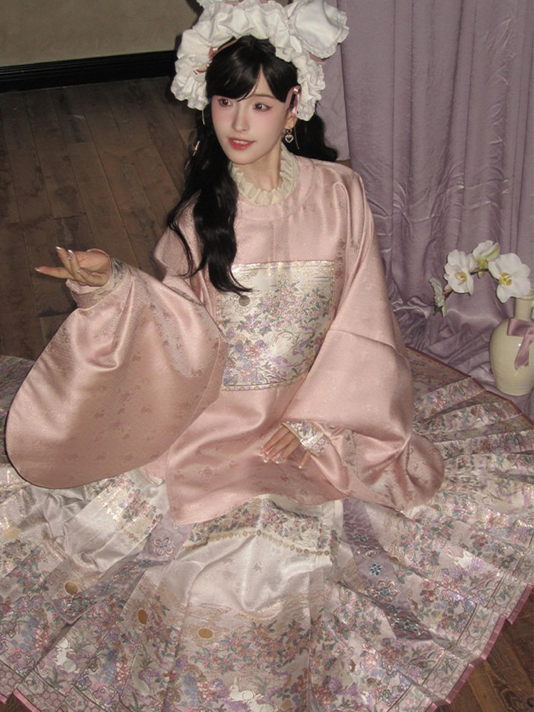 Ming Dynasty Women Hanfu Set Round-Neck Aoqun Set