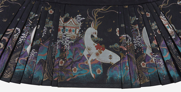 Modern Woman Ming Dynasty Style Short Hanfu Mamian Qun