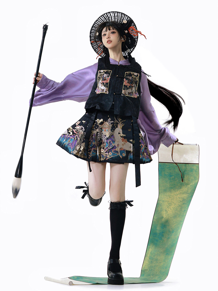 Modern Woman Ming Dynasty Style Short Hanfu Mamian Qun