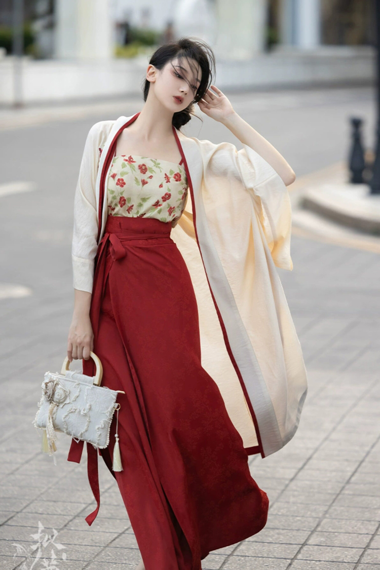 Song Dynasty Women Hanfu Red Summer Street Style