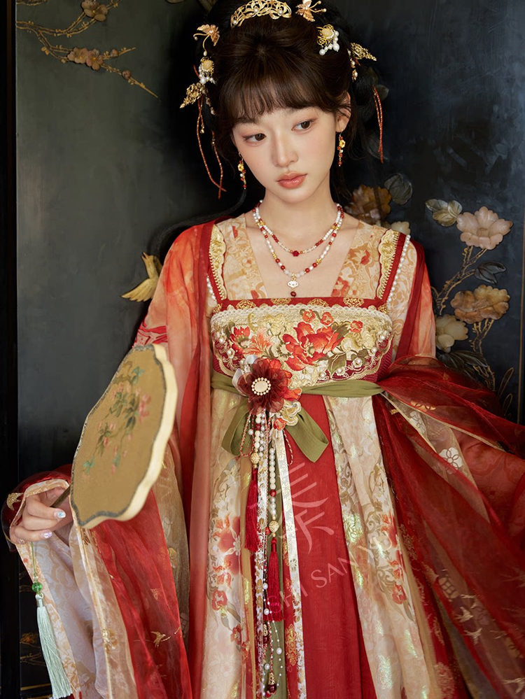 Tang Dynasty Women High-End Red Hanfu Qixiong Shanqun