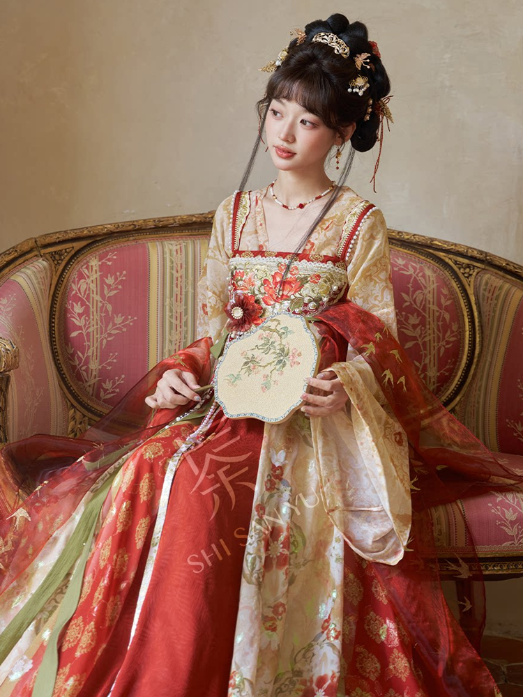 Tang Dynasty Women High-End Red Hanfu Qixiong Shanqun