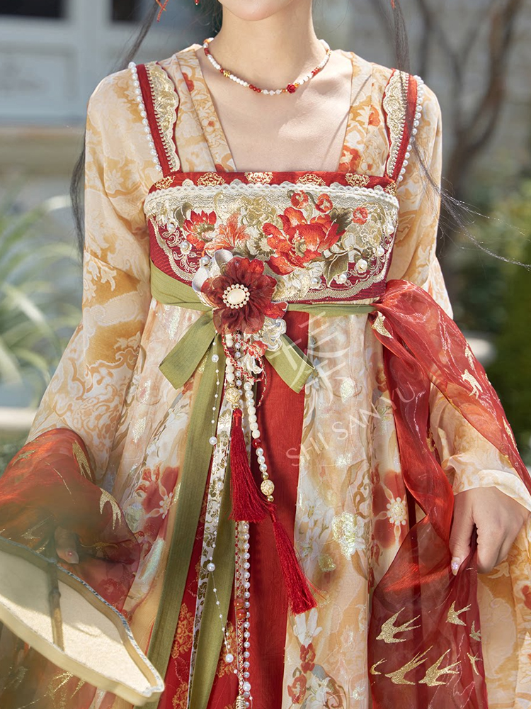 Tang Dynasty Women High-End Red Hanfu Qixiong Shanqun