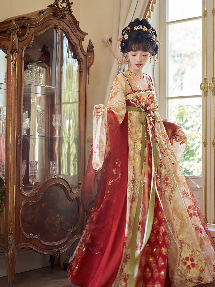 Tang Dynasty Women High-End Red Hanfu Qixiong Shanqun