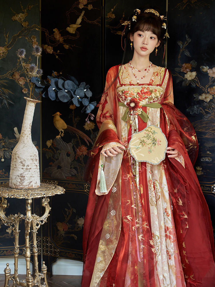 Tang Dynasty Women High-End Red Hanfu Qixiong Shanqun