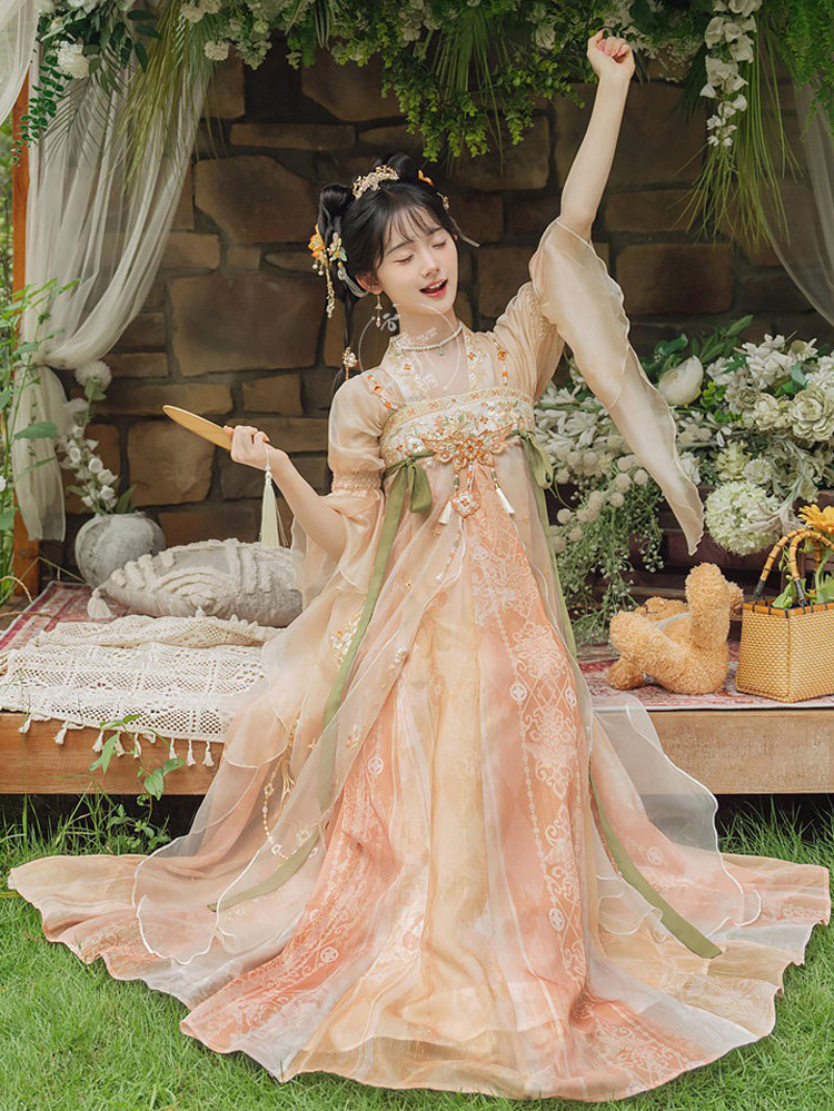 Tang Style Teenage Girl Qixiong Shanqun Modern Take on Traditional Chinese Summer Hanfu