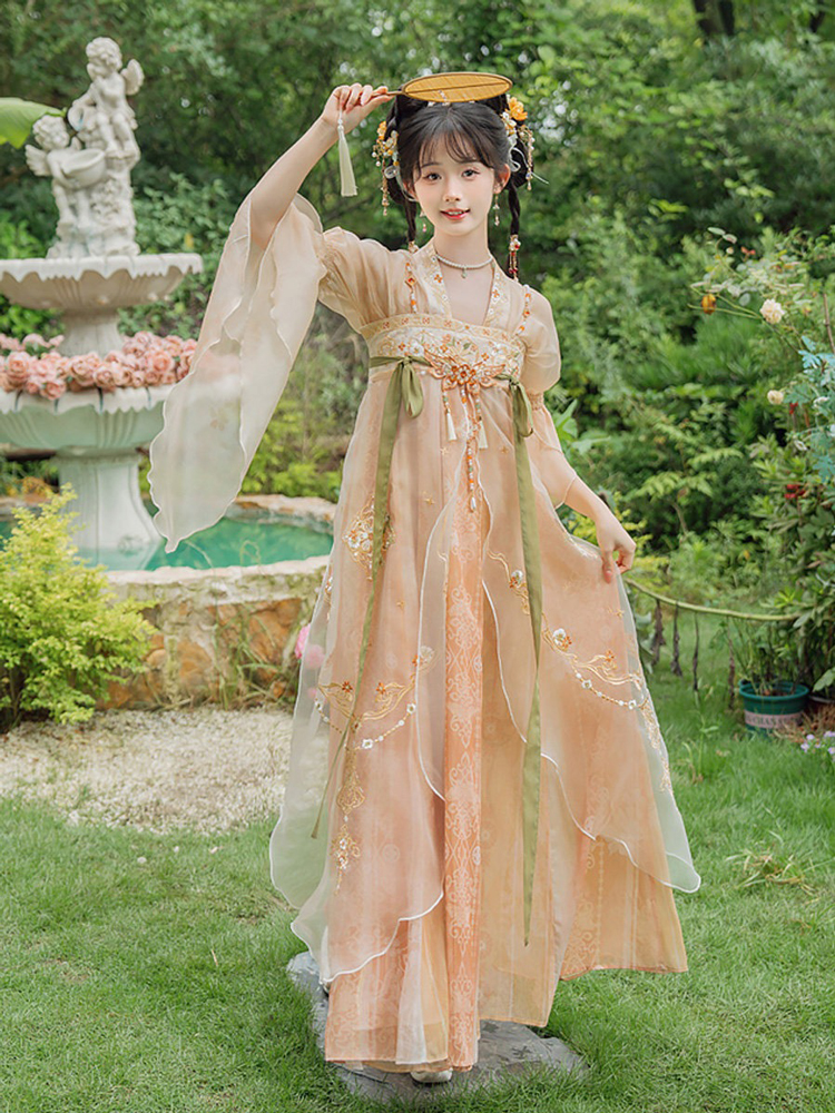 Tang Style Teenage Girl Qixiong Shanqun Modern Take on Traditional Chinese Summer Hanfu