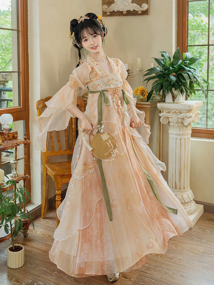 Tang Style Teenage Girl Qixiong Shanqun Modern Take on Traditional Chinese Summer Hanfu