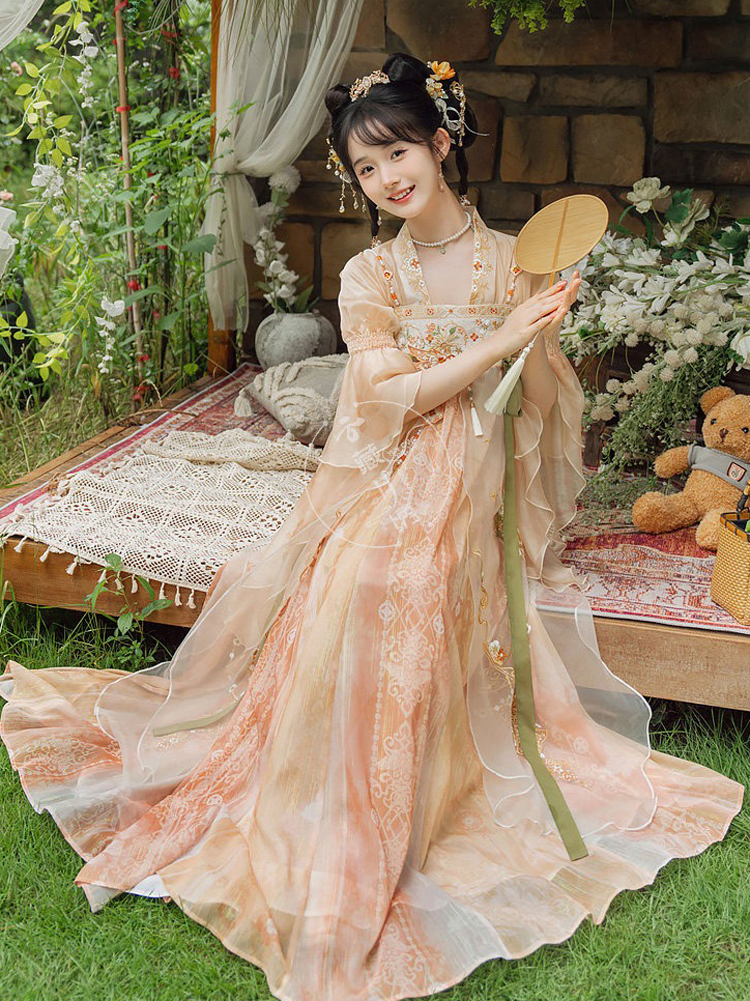 Tang Style Teenage Girl Qixiong Shanqun Modern Take on Traditional Chinese Summer Hanfu