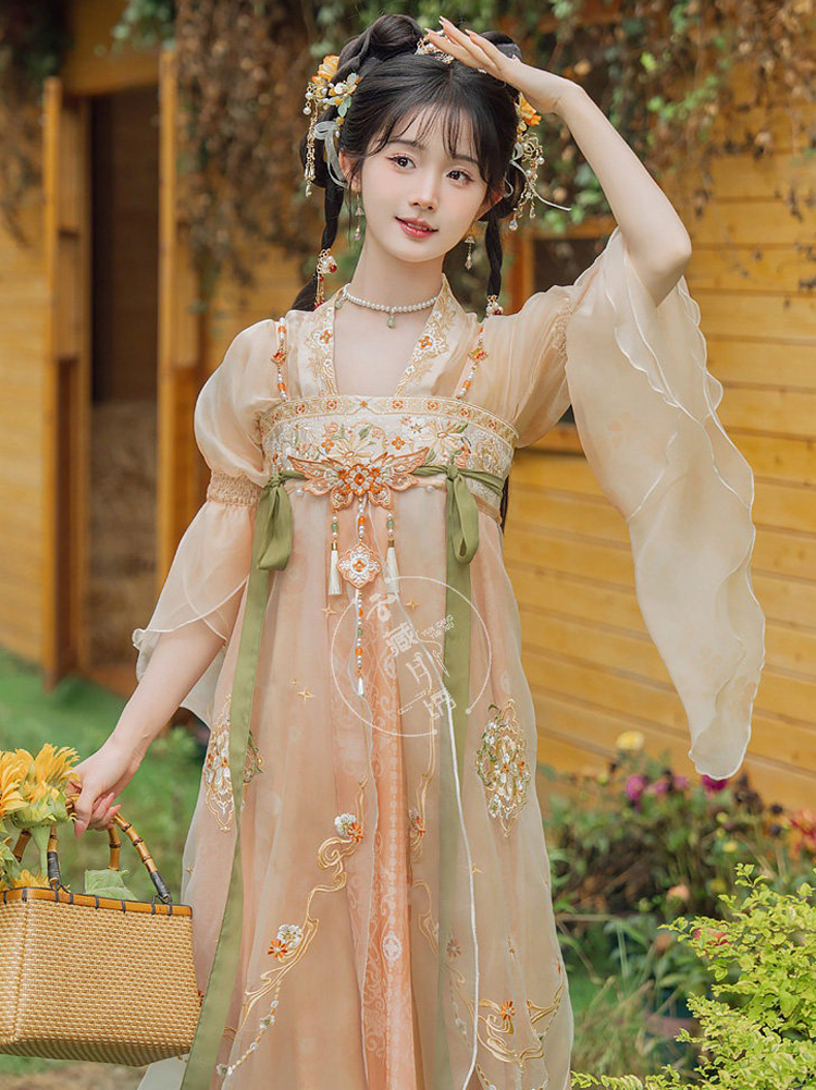 Tang Style Teenage Girl Qixiong Shanqun Modern Take on Traditional Chinese Summer Hanfu
