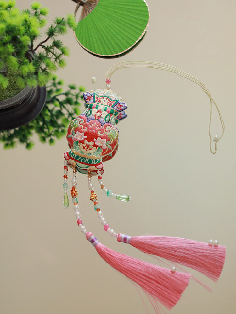 Traditional Hanfu Fragrance Pouch with Long Tassels
