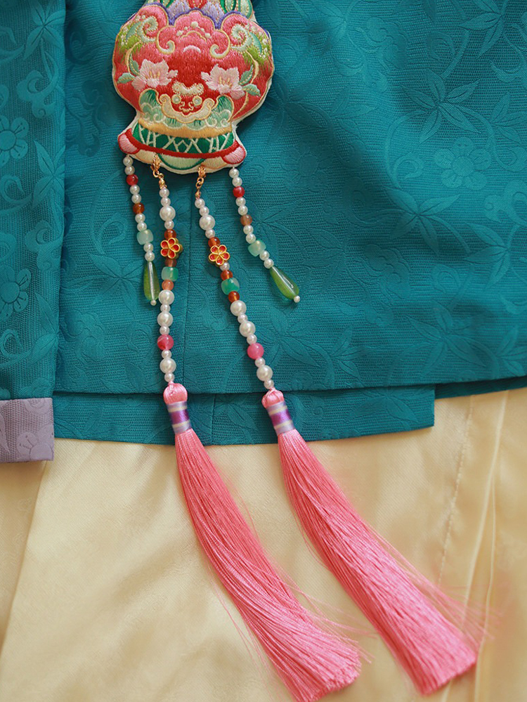 Traditional Hanfu Fragrance Pouch with Long Tassels