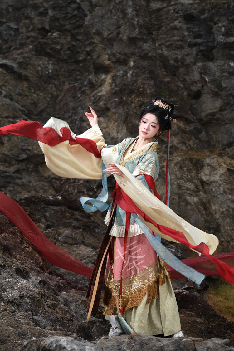 Wei-Jin Dynasty Women Hanfu Lavish High-End Set with Wide Sleeves Ruqun