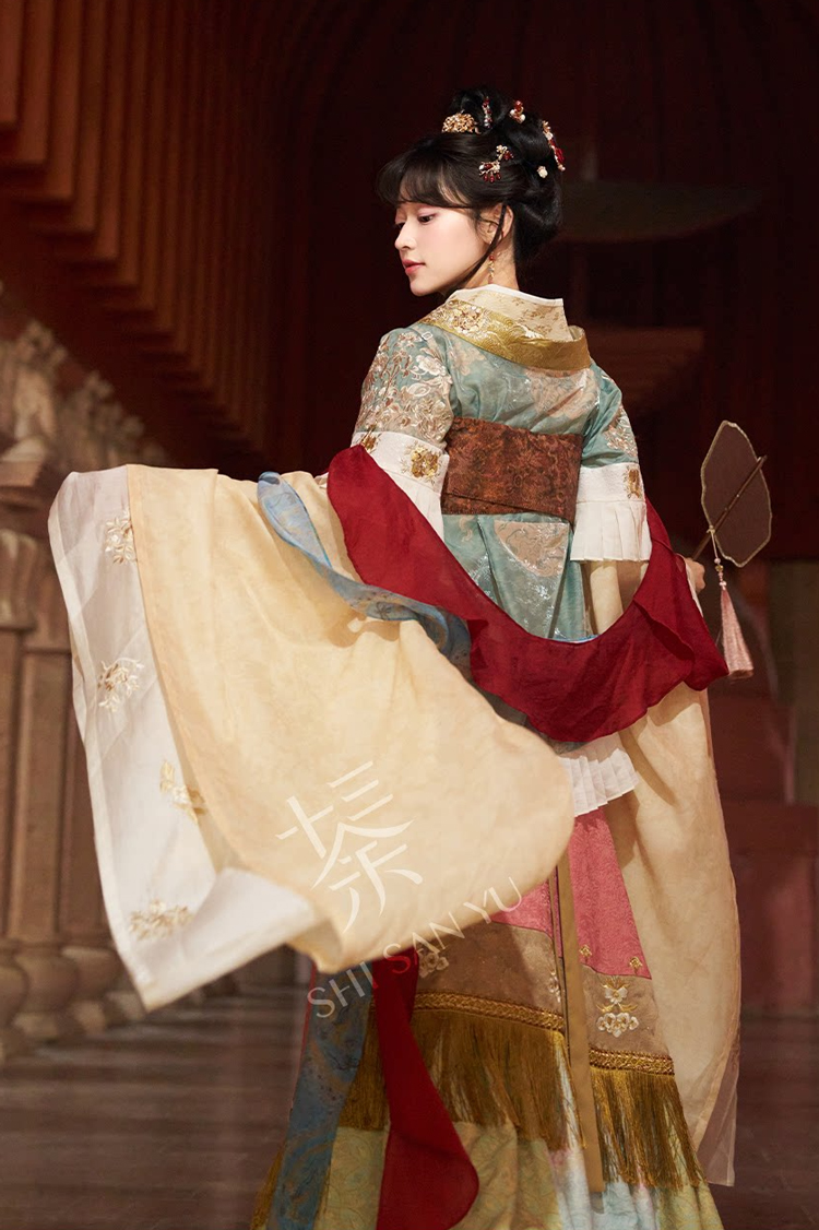 Wei-Jin Dynasty Women Hanfu Lavish High-End Set with Wide Sleeves Ruqun