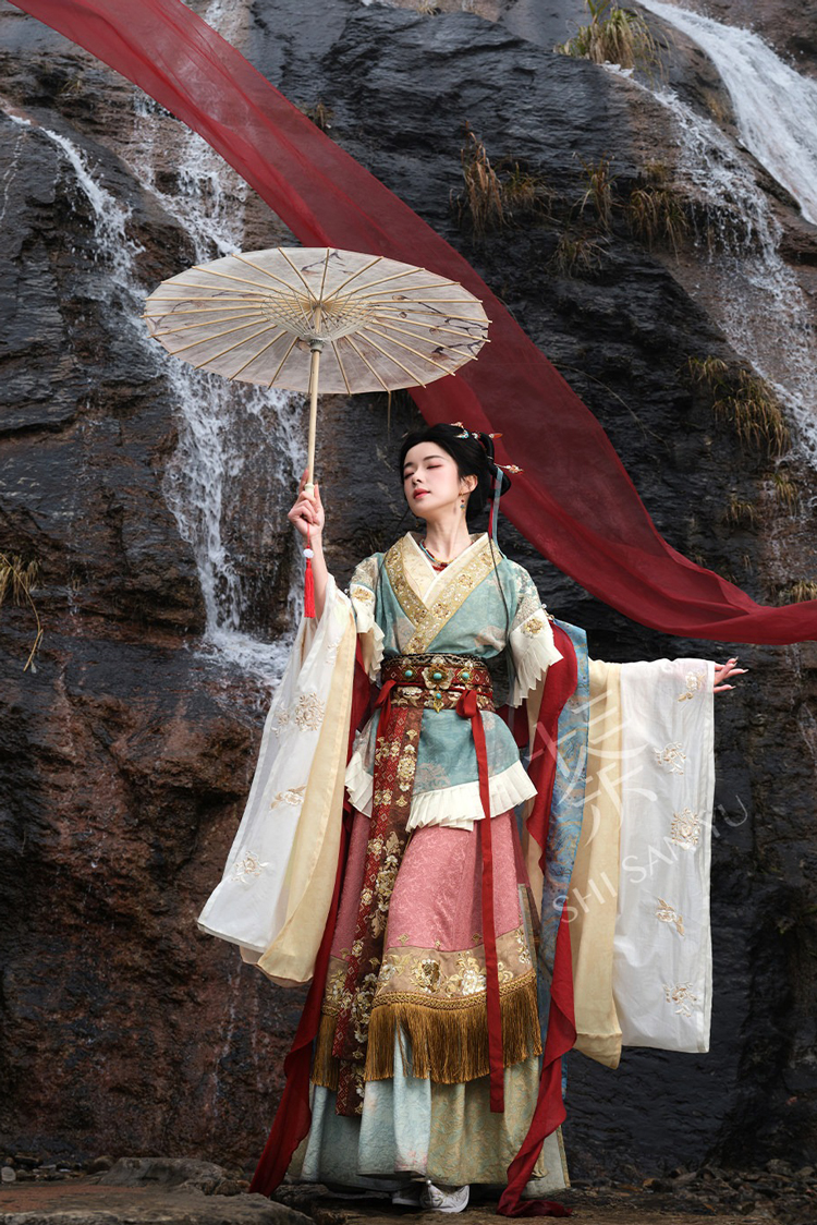 Wei-Jin Dynasty Women Hanfu Lavish High-End Set with Wide Sleeves Ruqun