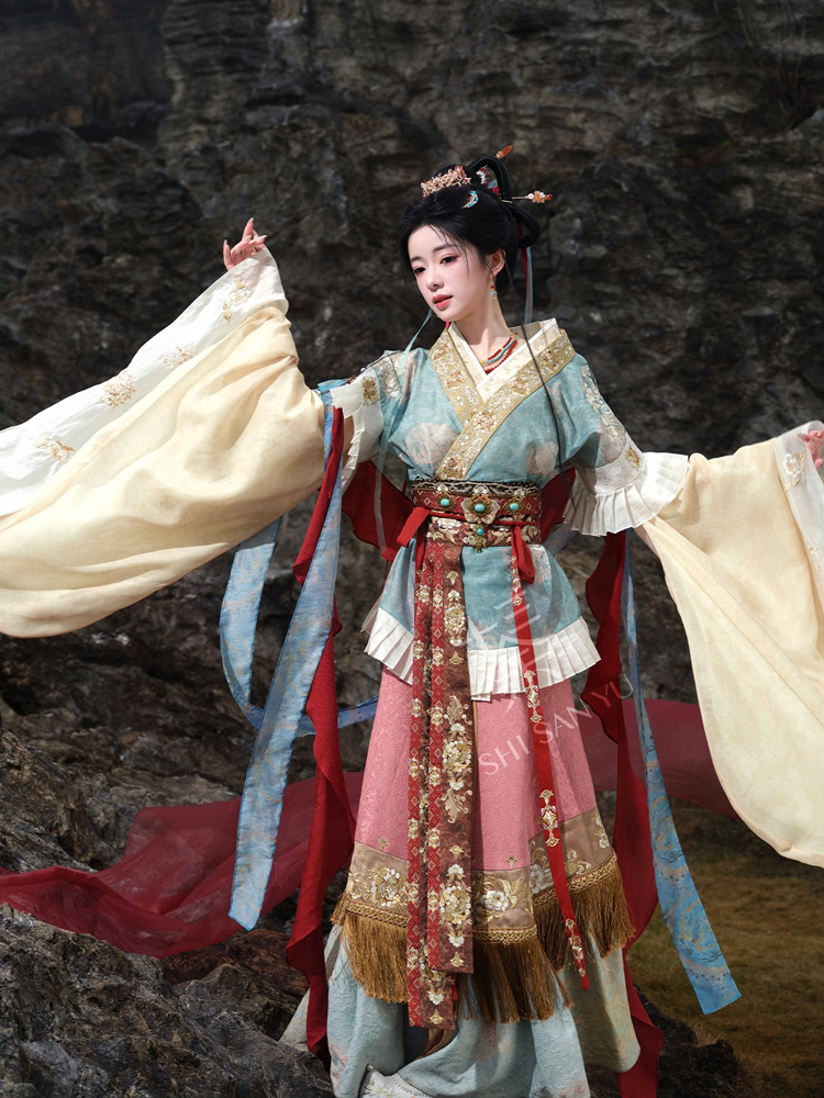Wei-Jin Dynasty Women Hanfu Lavish High-End Set with Wide Sleeves Ruqun