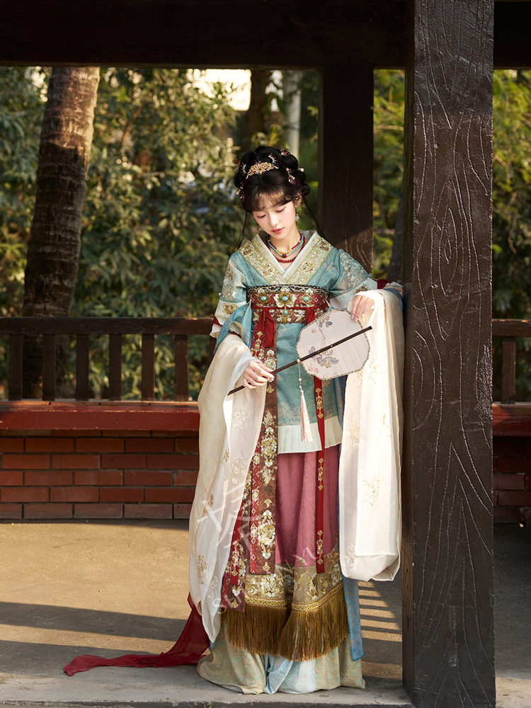 Wei-Jin Dynasty Women Hanfu Lavish High-End Set with Wide Sleeves Ruqun