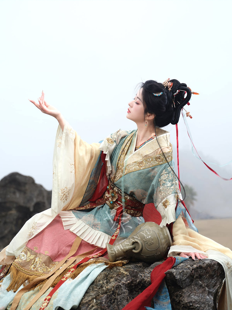 Wei-Jin Dynasty Women Hanfu Lavish High-End Set with Wide Sleeves Ruqun