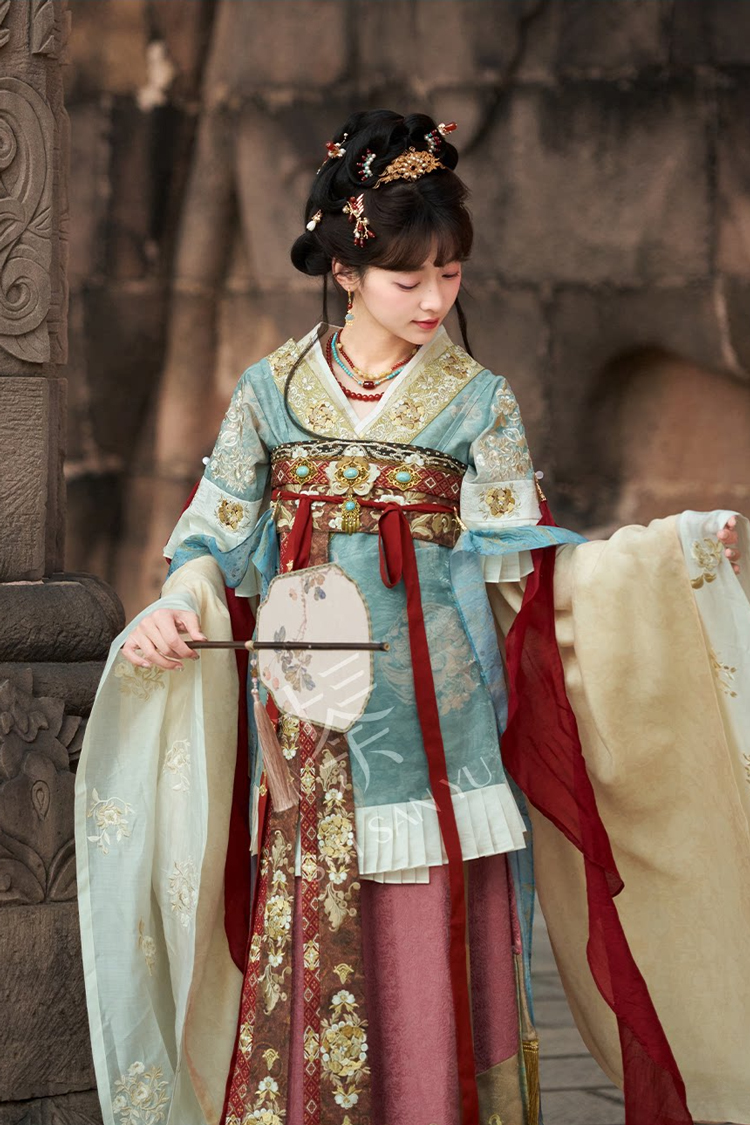 Wei-Jin Dynasty Women Hanfu Lavish High-End Set with Wide Sleeves Ruqun