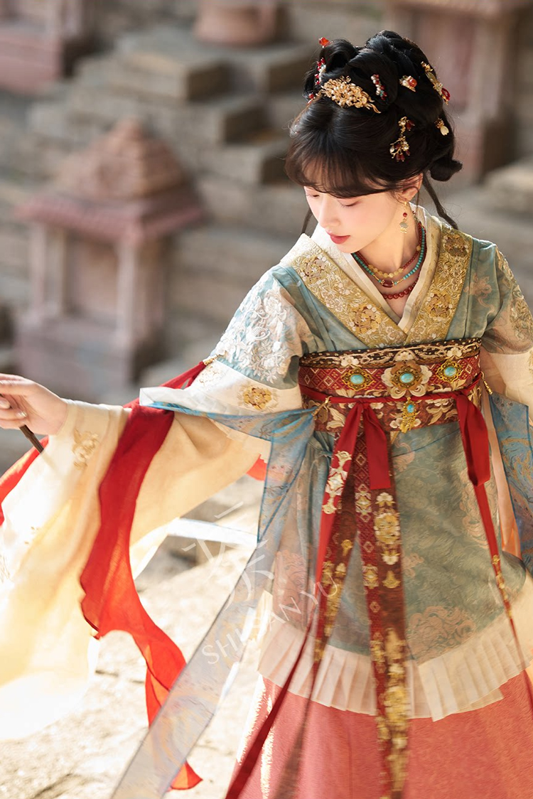 Wei-Jin Dynasty Women Hanfu Lavish High-End Set with Wide Sleeves Ruqun