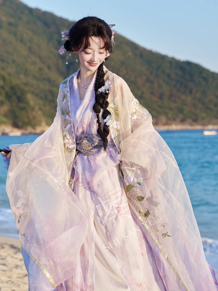 Women Long Song Dynasty Style Hanfu with Embroidered Gradient-Patterned Wide Sleeves
