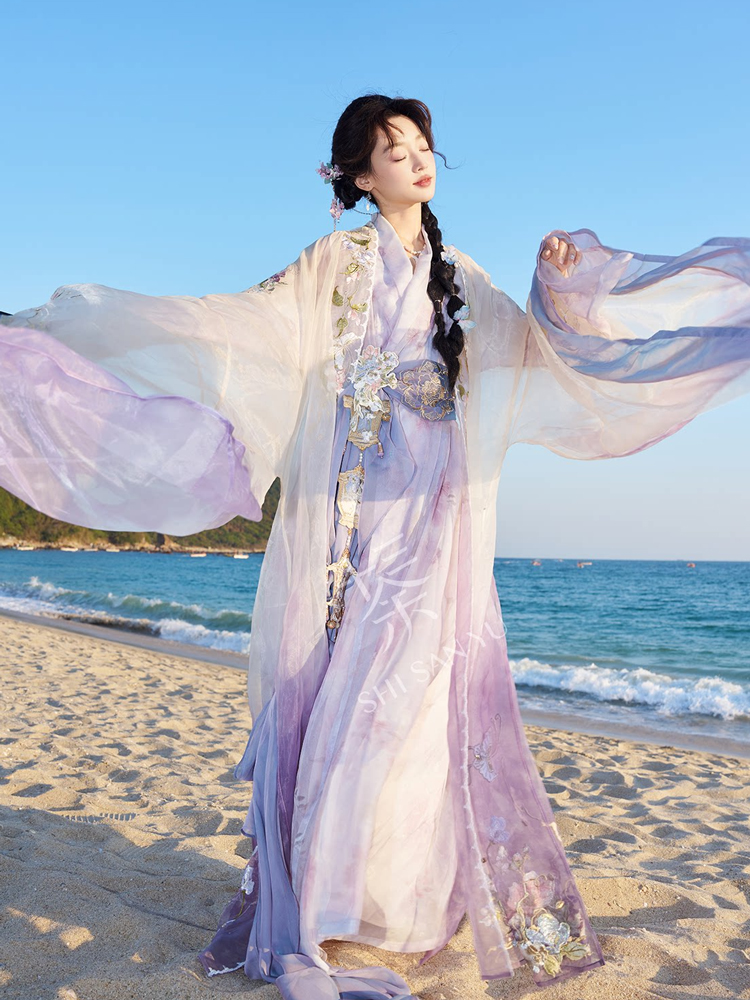 Women Long Song Dynasty Style Hanfu with Embroidered Gradient-Patterned Wide Sleeves