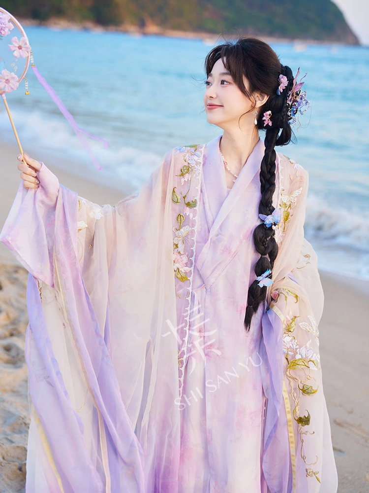 Women Long Song Dynasty Style Hanfu with Embroidered Gradient-Patterned Wide Sleeves