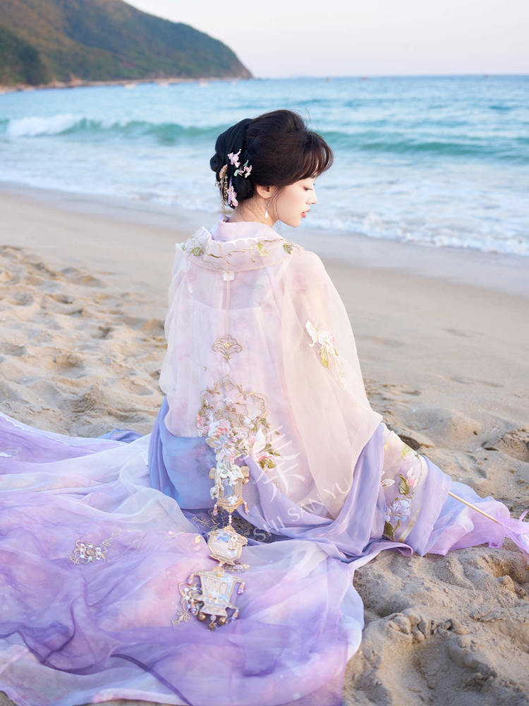 Women Long Song Dynasty Style Hanfu with Embroidered Gradient-Patterned Wide Sleeves